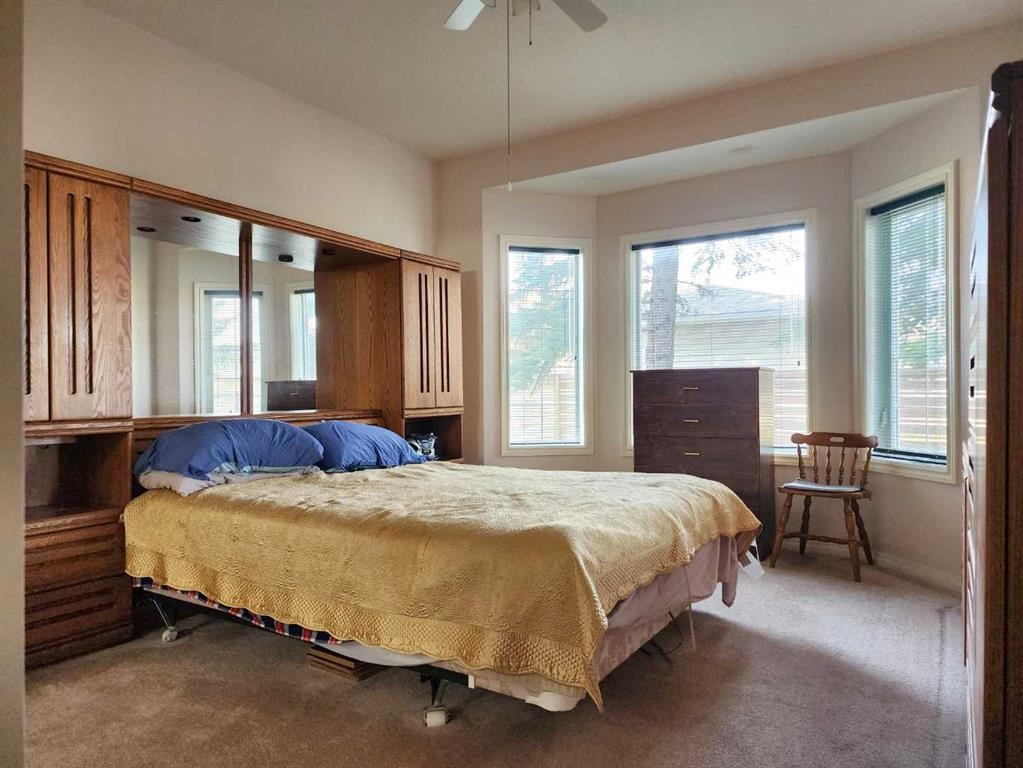 102-6 Skyline Crescent, Claresholm, AB - Indoor Photo Showing Bedroom