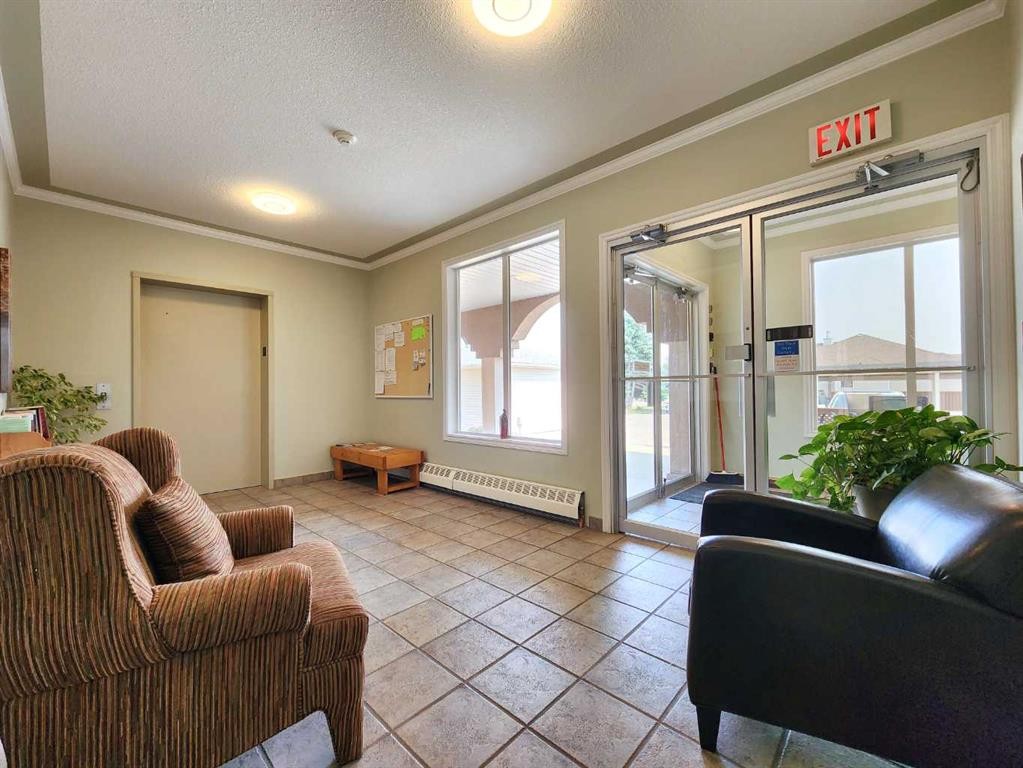 102-6 Skyline Crescent, Claresholm, AB - Indoor