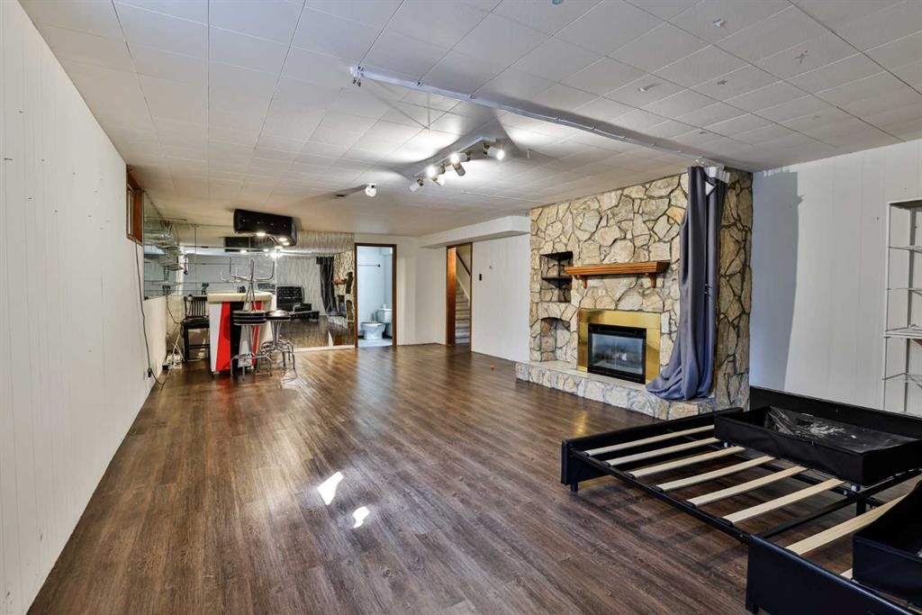 2719 6 Avenue North, Lethbridge, AB - Indoor With Fireplace