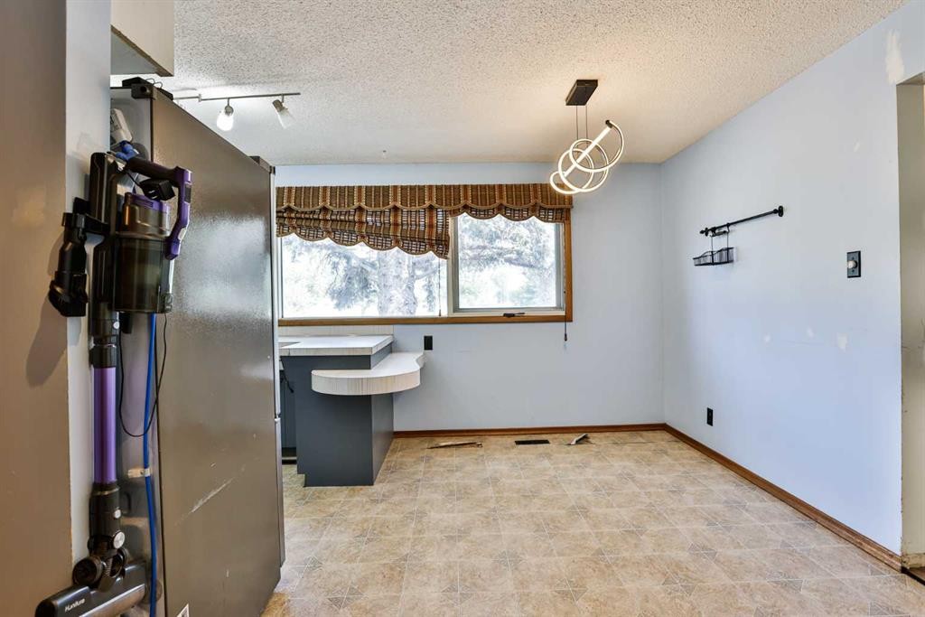 2719 6 Avenue North, Lethbridge, AB - Indoor Photo Showing Other Room