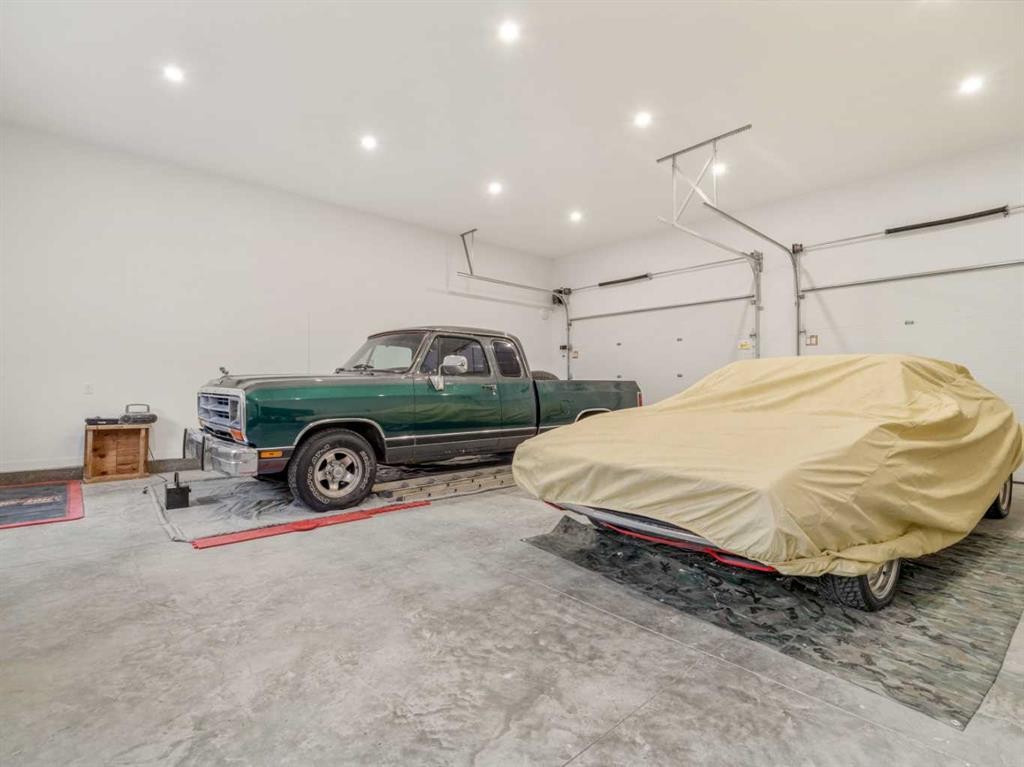 2110 19 Avenue South, Lethbridge, AB - Indoor Photo Showing Garage