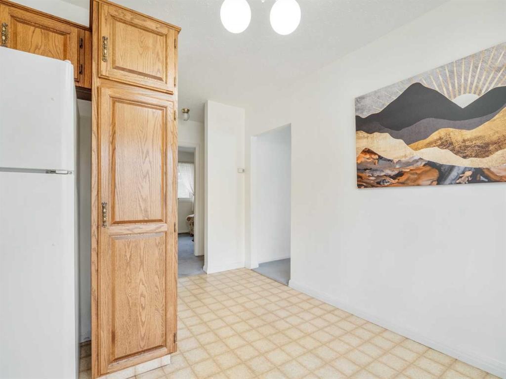 2110 19 Avenue South, Lethbridge, AB - Indoor Photo Showing Other Room
