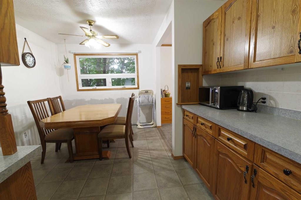 102 1 Avenue, Burdett, AB - Indoor