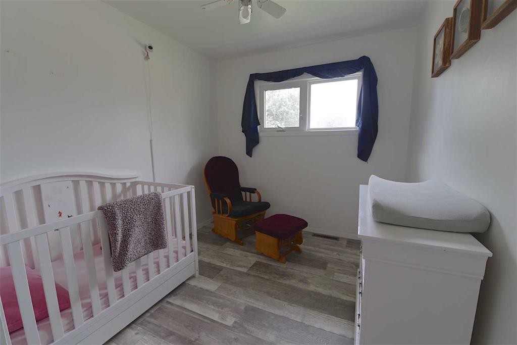 102 1 Avenue, Burdett, AB - Indoor Photo Showing Bedroom