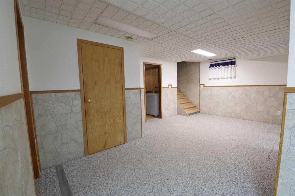 102 1 Avenue, Burdett, AB - Indoor