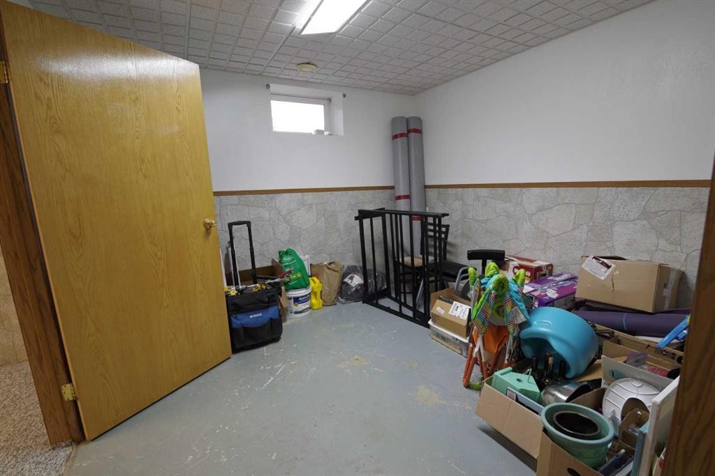 102 1 Avenue, Burdett, AB - Indoor
