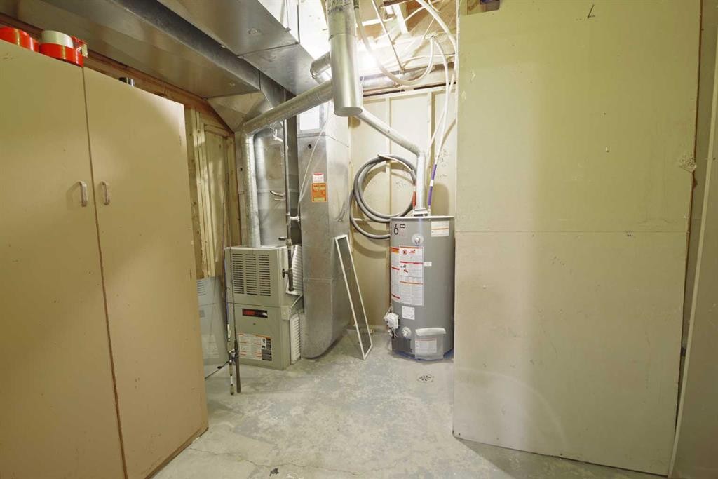 102 1 Avenue, Burdett, AB - Indoor Photo Showing Basement