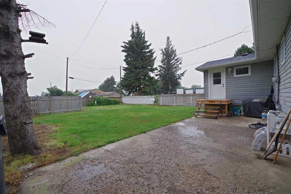 102 1 Avenue, Burdett, AB - Outdoor