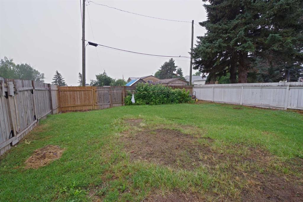 102 1 Avenue, Burdett, AB - Outdoor With Backyard