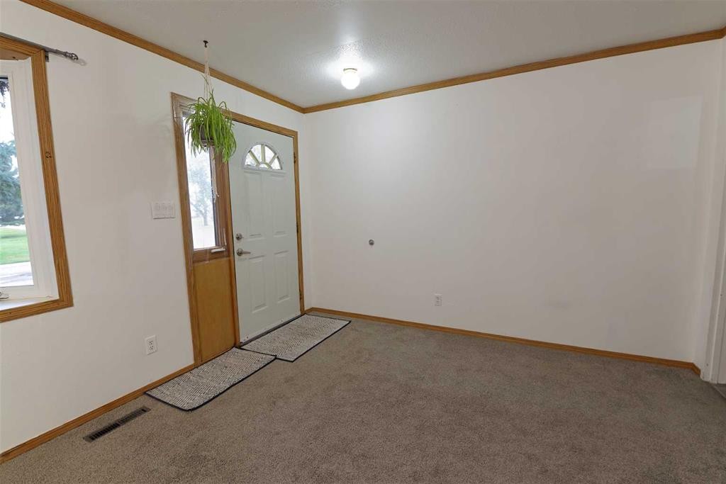 102 1 Avenue, Burdett, AB - Indoor Photo Showing Other Room