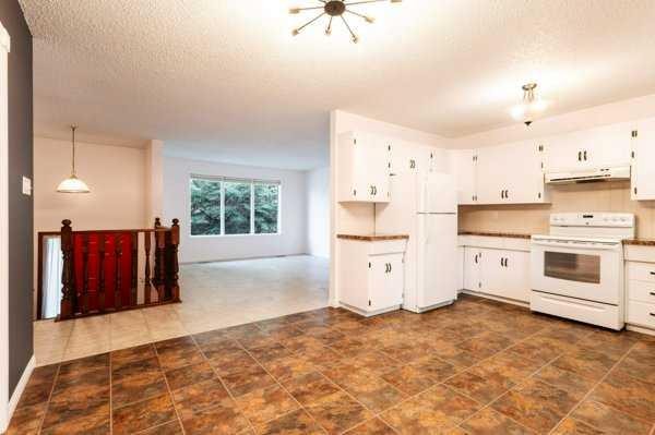 4106 Heirloom Crescent, Taber, AB - Indoor Photo Showing Kitchen