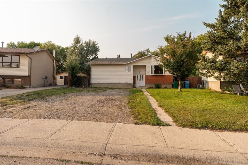 11 Rutgers Crescent West, Lethbridge, AB - Outdoor