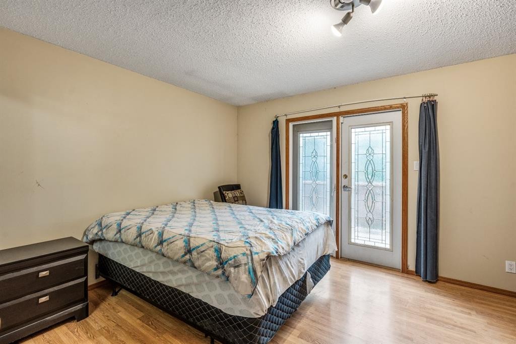 11 Rutgers Crescent West, Lethbridge, AB - Indoor Photo Showing Bedroom