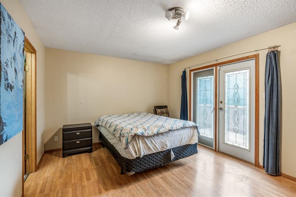 11 Rutgers Crescent West, Lethbridge, AB - Indoor Photo Showing Bedroom