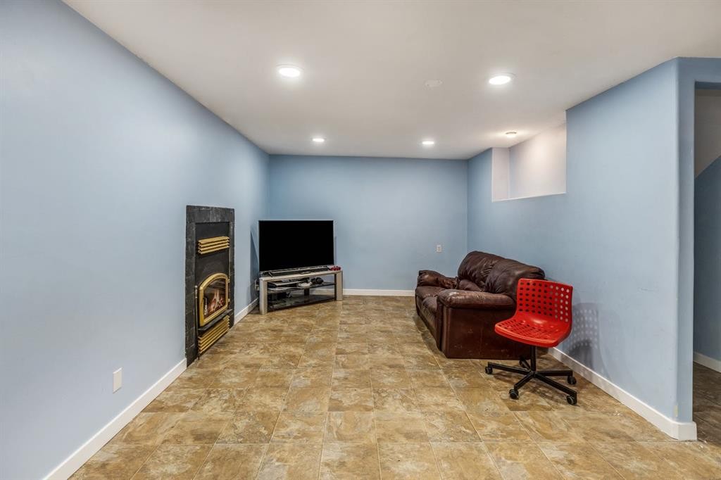 11 Rutgers Crescent West, Lethbridge, AB - Indoor