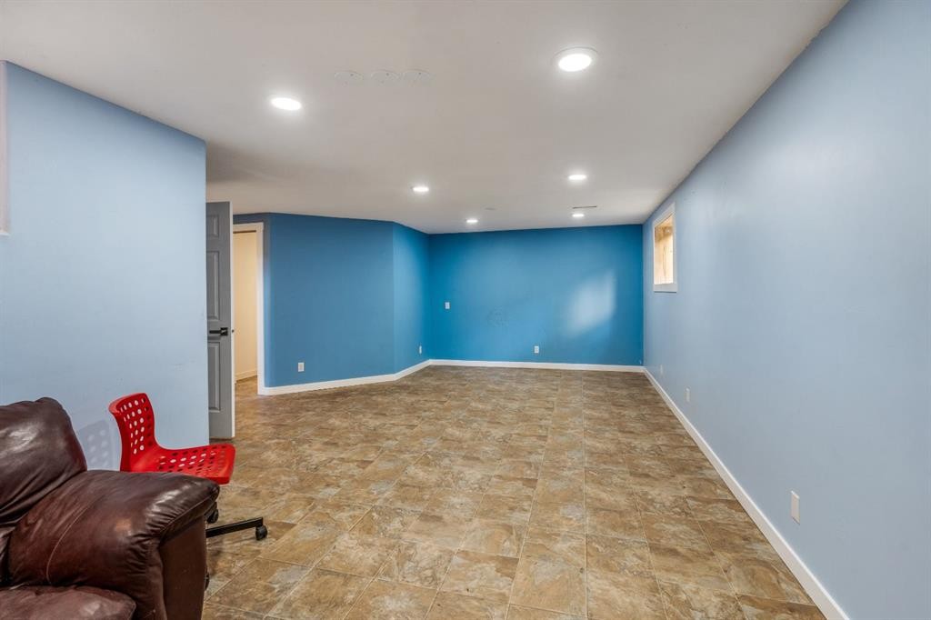 11 Rutgers Crescent West, Lethbridge, AB - Indoor
