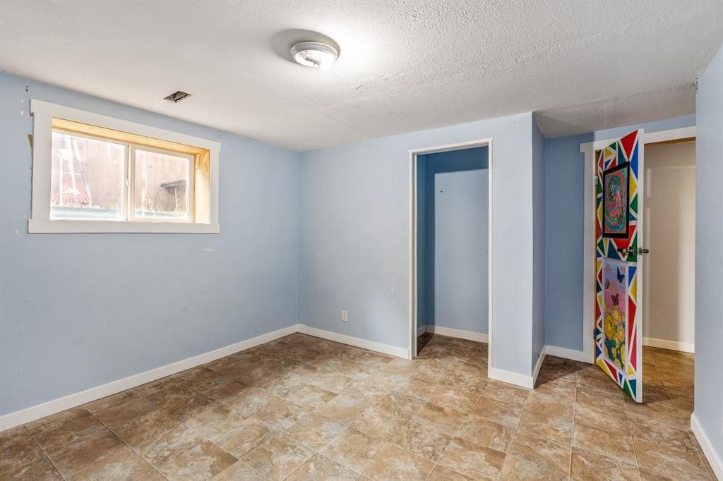 11 Rutgers Crescent West, Lethbridge, AB - Indoor Photo Showing Other Room