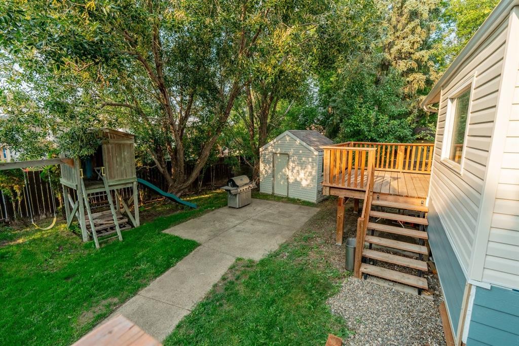 11 Rutgers Crescent West, Lethbridge, AB - Outdoor With Deck Patio Veranda