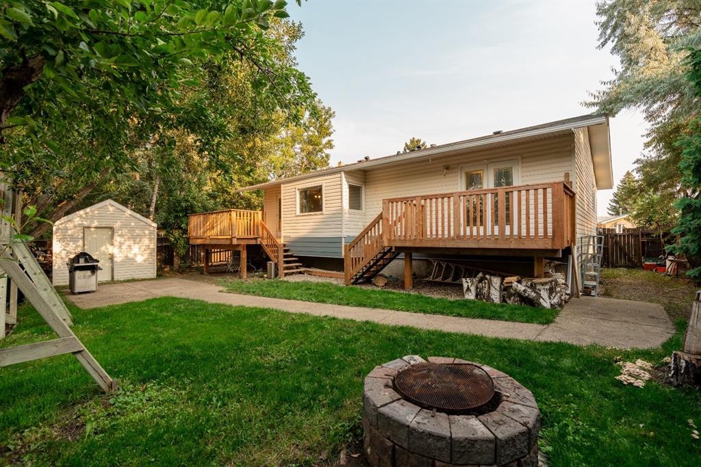 11 Rutgers Crescent West, Lethbridge, AB - Outdoor With Deck Patio Veranda
