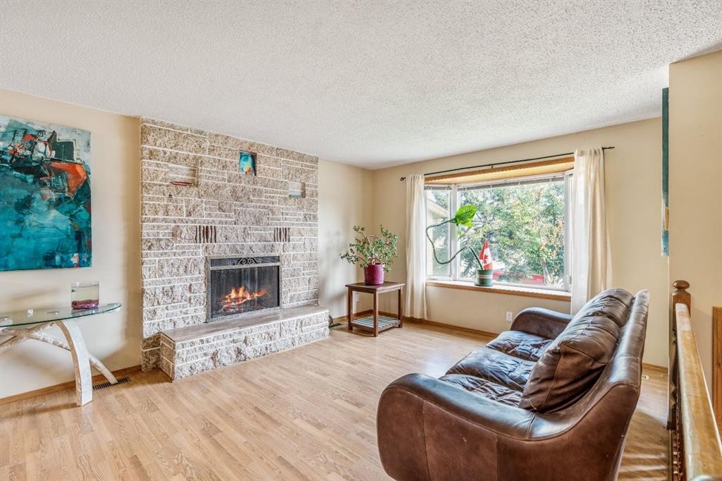 11 Rutgers Crescent West, Lethbridge, AB - Indoor Photo Showing Living Room With Fireplace