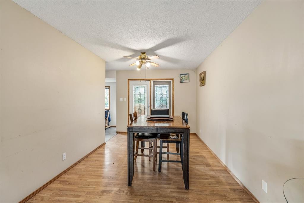 11 Rutgers Crescent West, Lethbridge, AB - Indoor Photo Showing Dining Room