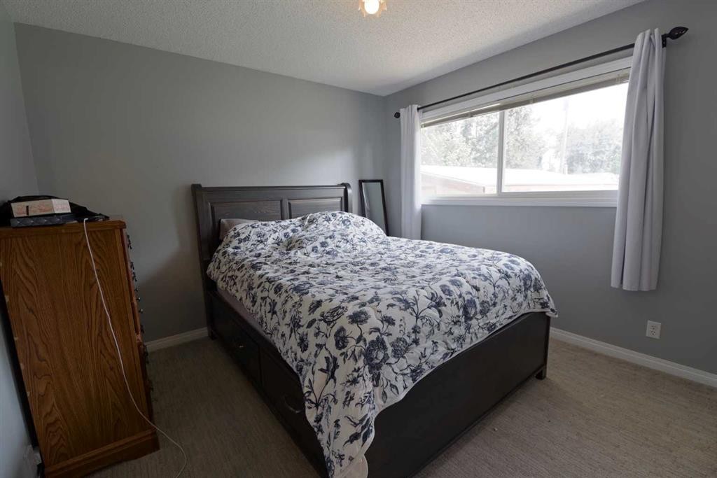 5408 45 Avenue, Taber, AB - Indoor Photo Showing Bedroom