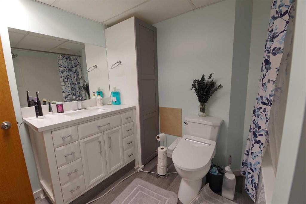 5408 45 Avenue, Taber, AB - Indoor Photo Showing Bathroom