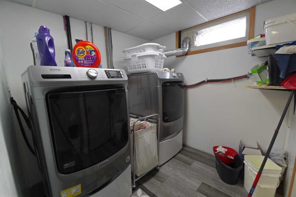 5408 45 Avenue, Taber, AB - Indoor Photo Showing Laundry Room