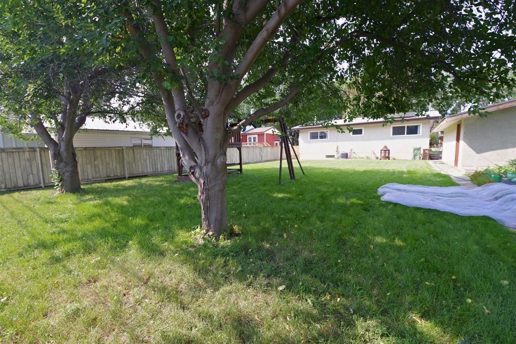 5408 45 Avenue, Taber, AB - Outdoor With Backyard