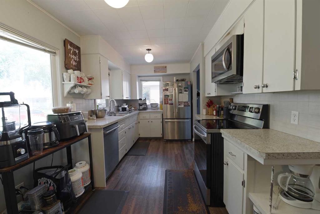 5408 45 Avenue, Taber, AB - Indoor Photo Showing Kitchen