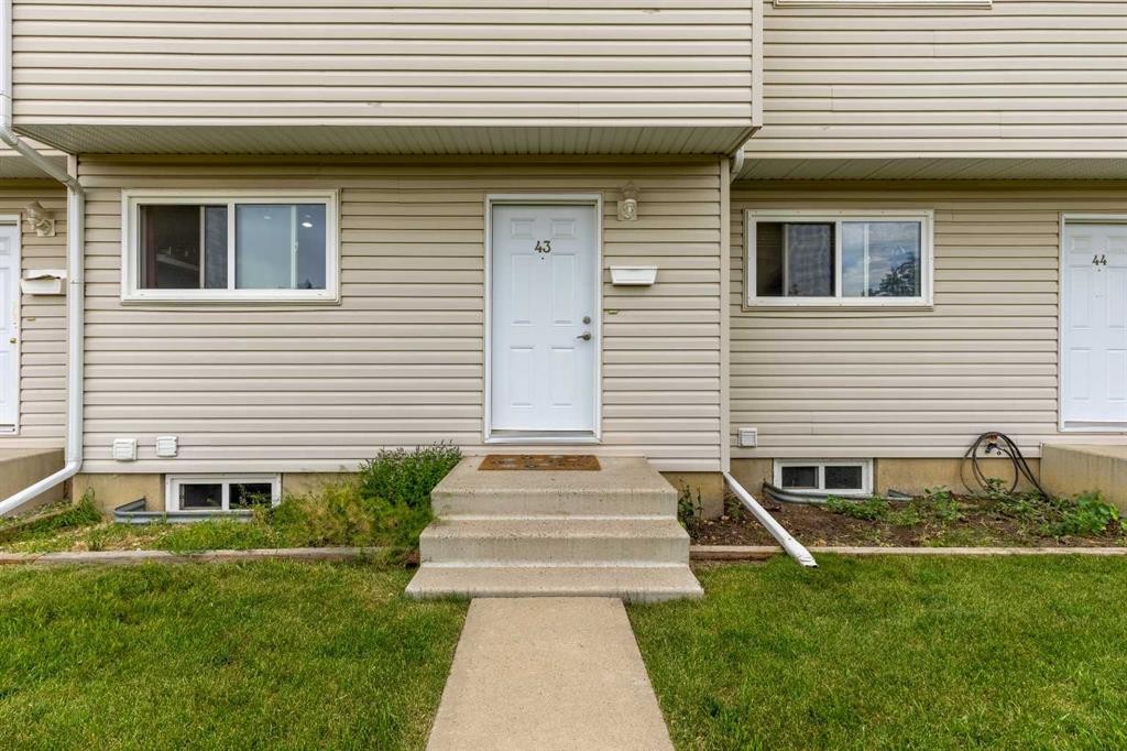 43-55 Lemoyne Crescent West, Lethbridge, AB - Outdoor
