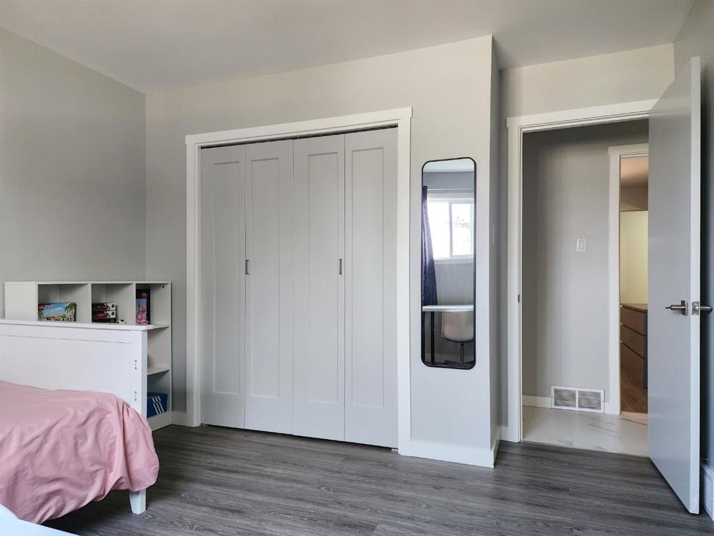 5122 5Th Street West, Claresholm, AB - Indoor Photo Showing Bedroom