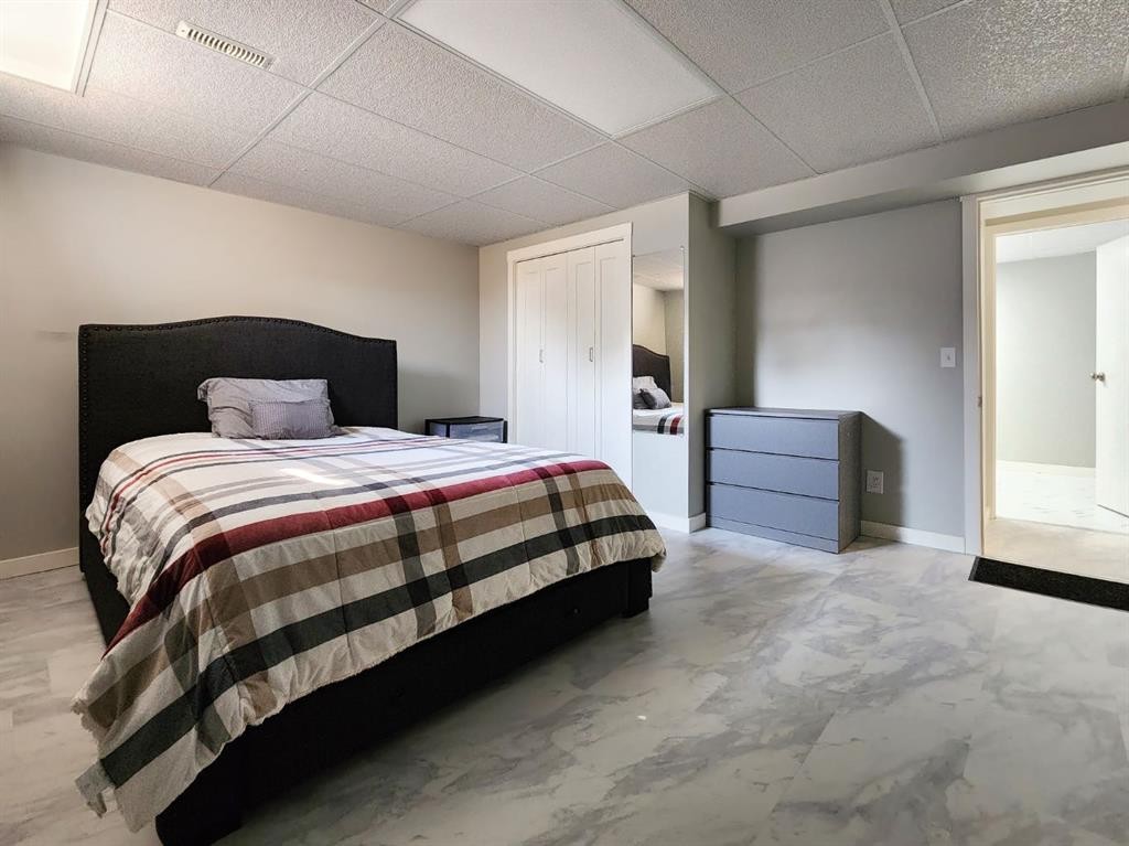 5122 5Th Street West, Claresholm, AB - Indoor Photo Showing Bedroom