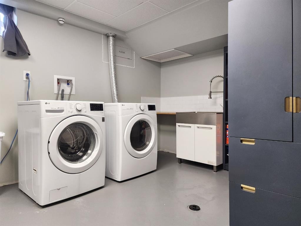5122 5Th Street West, Claresholm, AB - Indoor Photo Showing Laundry Room