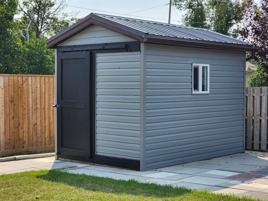 5122 5Th Street West, Claresholm, AB - Outdoor With Exterior
