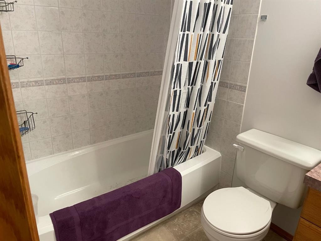 207-855 Columbia Boulevard West, Lethbridge, AB - Indoor Photo Showing Bathroom