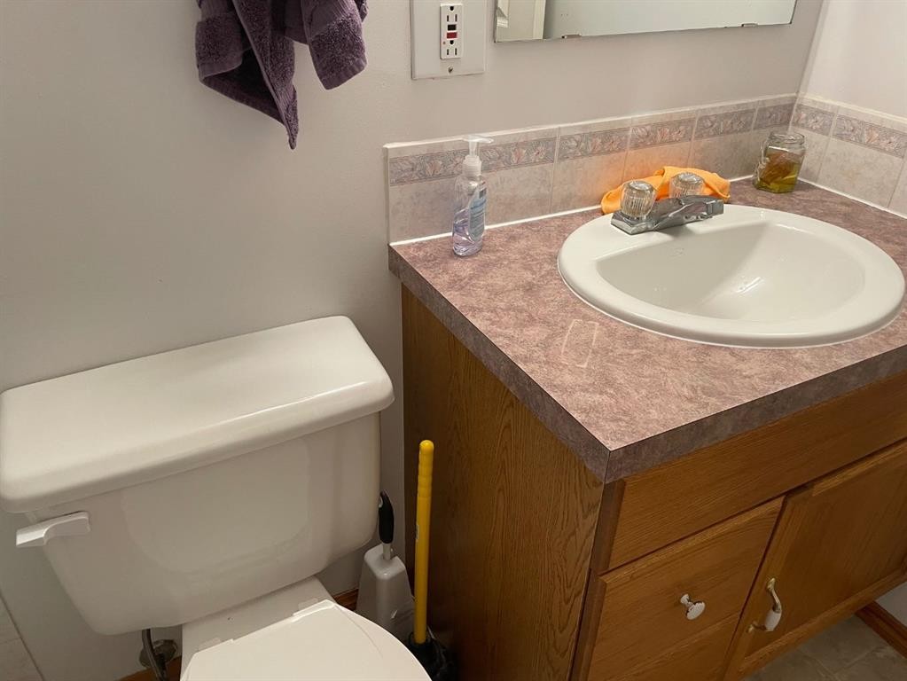 207-855 Columbia Boulevard West, Lethbridge, AB - Indoor Photo Showing Bathroom