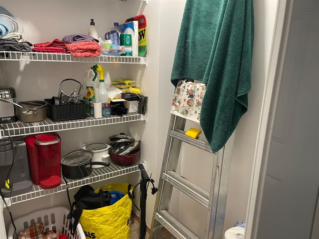 207-855 Columbia Boulevard West, Lethbridge, AB - Indoor With Storage