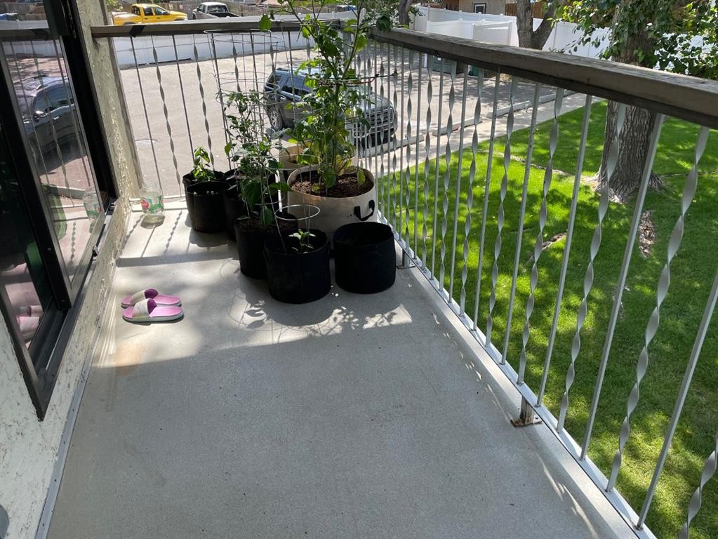 207-855 Columbia Boulevard West, Lethbridge, AB - Outdoor