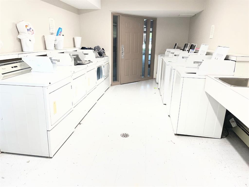 207-855 Columbia Boulevard West, Lethbridge, AB - Indoor