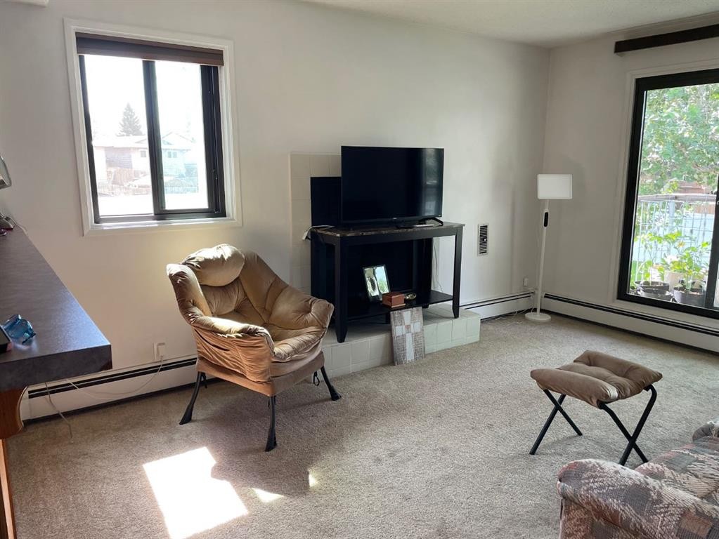 207-855 Columbia Boulevard West, Lethbridge, AB - Indoor