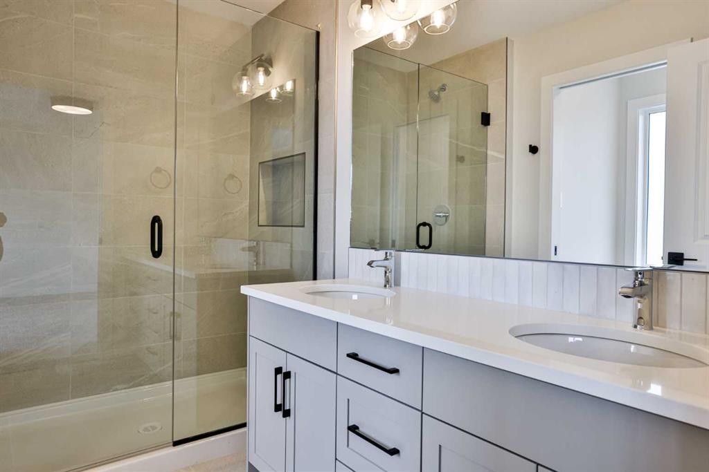 877 Devonia Circle West, Lethbridge, AB - Indoor Photo Showing Bathroom