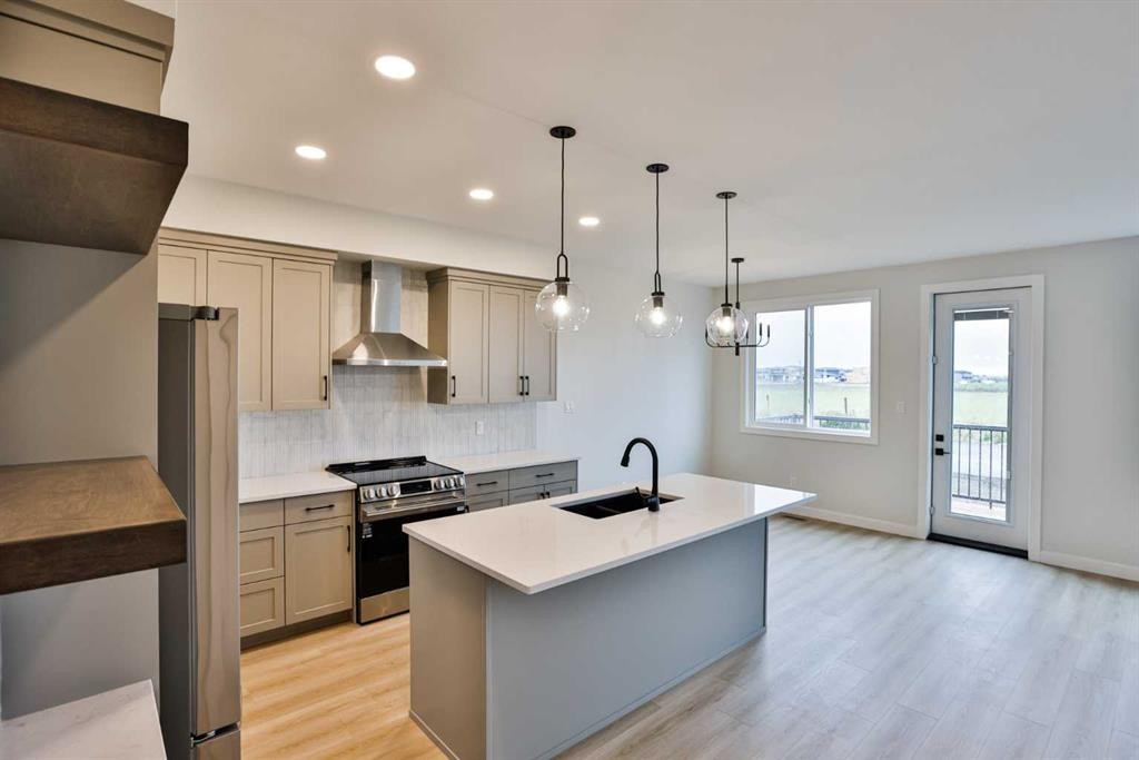 877 Devonia Circle West, Lethbridge, AB - Indoor Photo Showing Kitchen With Stainless Steel Kitchen With Double Sink With Upgraded Kitchen