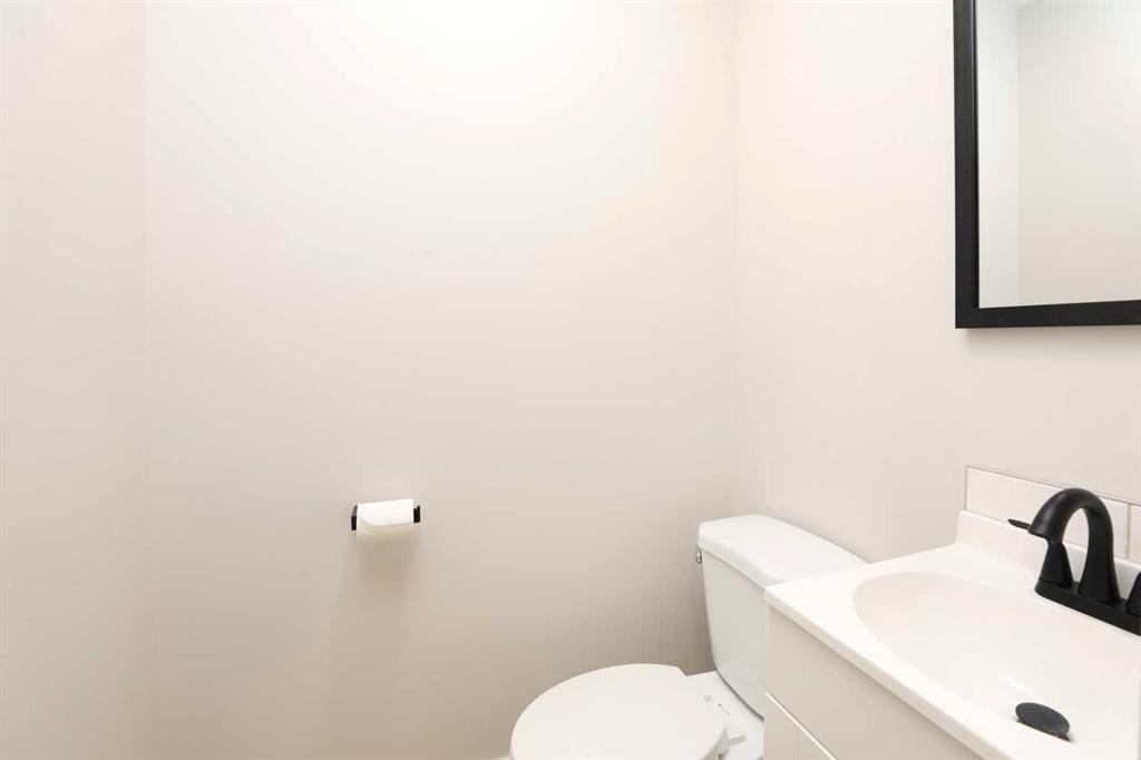 1418 25 Avenue North, Lethbridge, AB - Indoor Photo Showing Bathroom