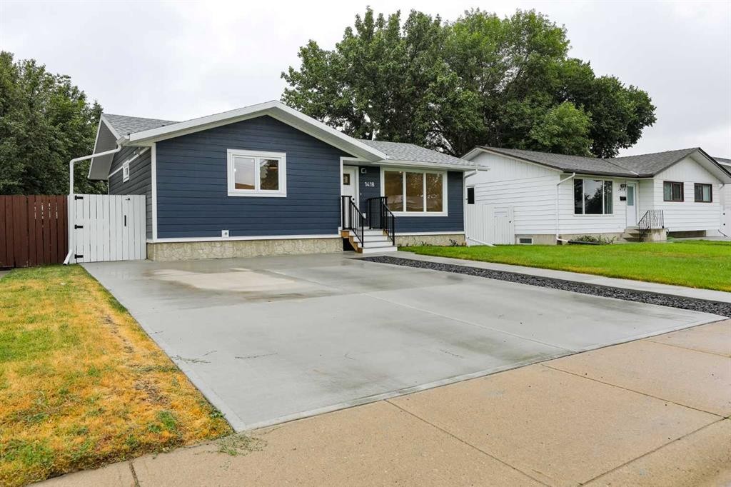 1418 25 Avenue North, Lethbridge, AB - Outdoor With Facade