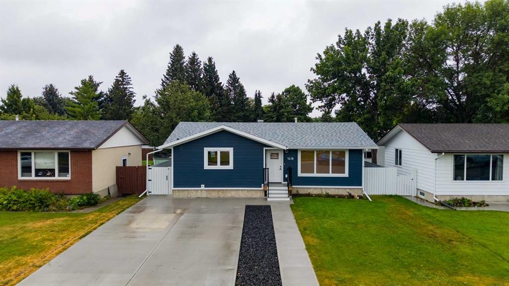 1418 25 Avenue North, Lethbridge, AB - Outdoor With Facade