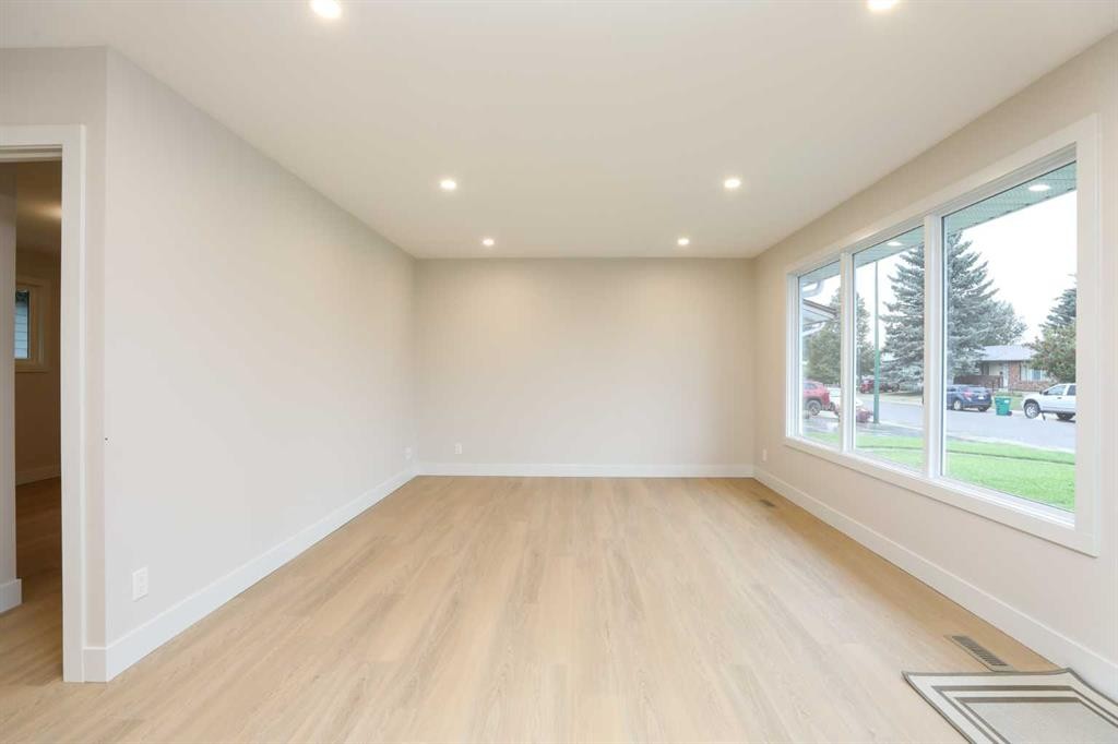 1418 25 Avenue North, Lethbridge, AB - Indoor Photo Showing Other Room