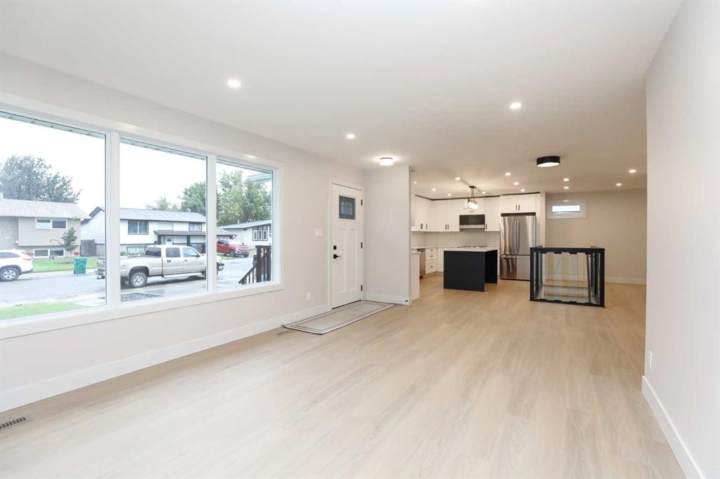 1418 25 Avenue North, Lethbridge, AB - Indoor Photo Showing Other Room