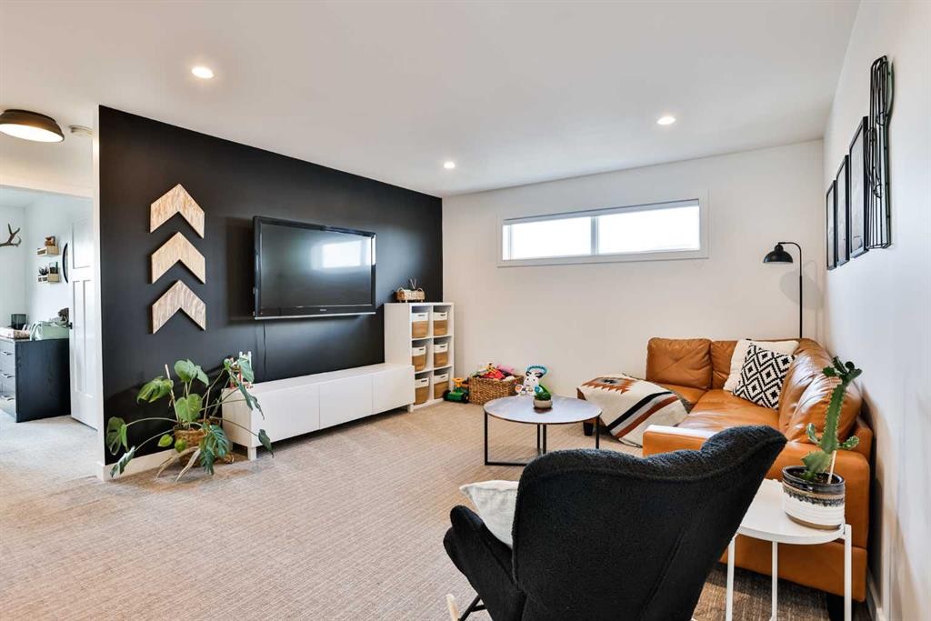 4241 60 Avenue, Taber, AB - Indoor Photo Showing Living Room