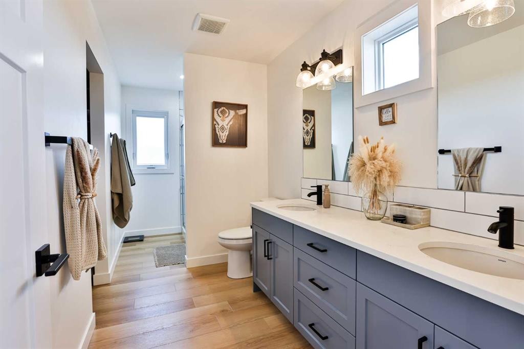 4241 60 Avenue, Taber, AB - Indoor Photo Showing Bathroom